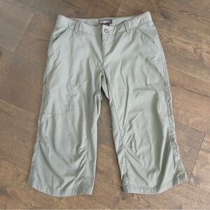 REI Gray Active Capri Pants Lightweight Fishing Gardening Hiking Pants Size 4